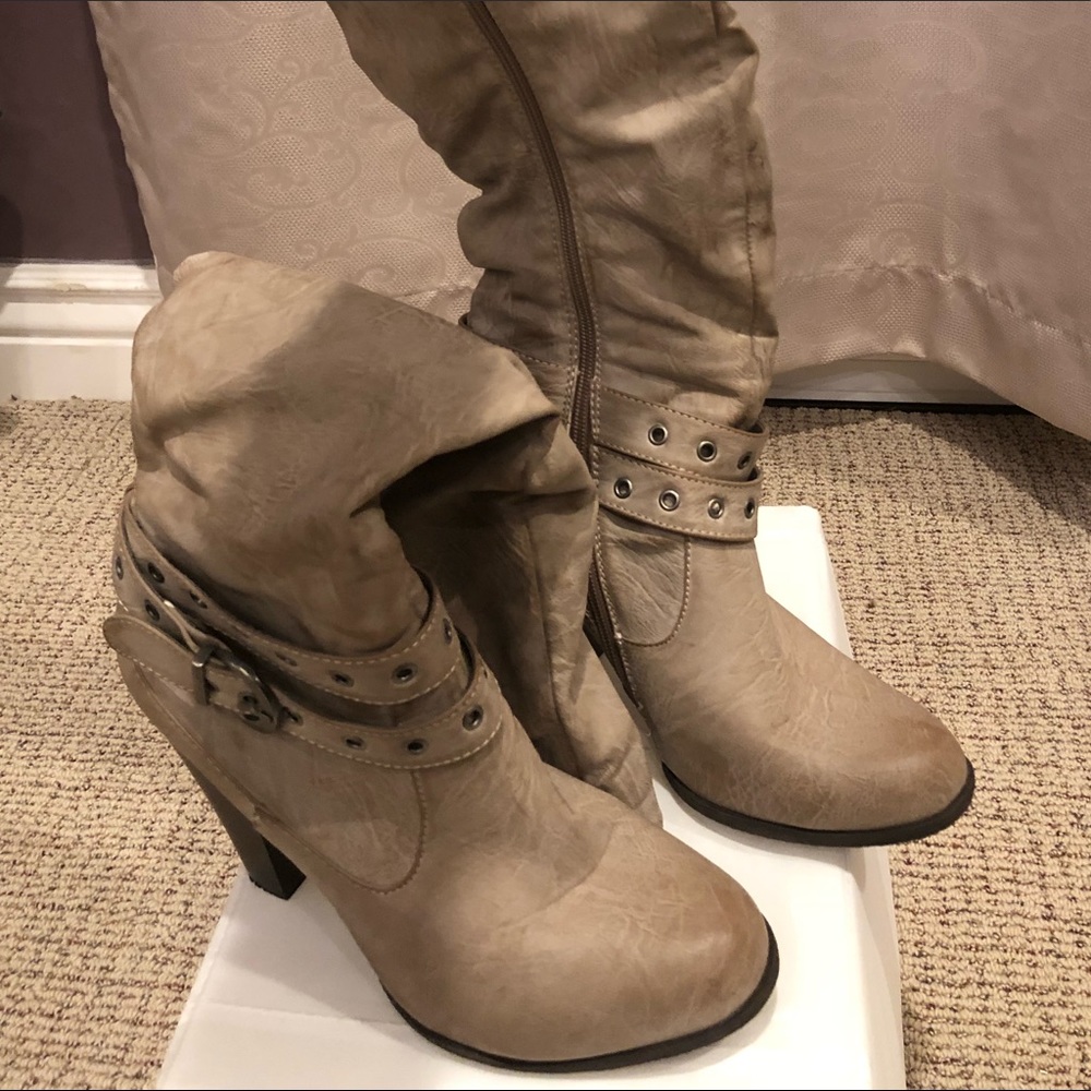 Light beige heeled boots 👢